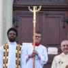 Titus Ojonyi hat bereits seine ersten Gottesdienste in der Pfarreiengemeinschaft St. Franziskus gehalten. Er unterstützt dabei Pfarrer Stefan Mai (rechts). Titus Ojonyi hat bereits seine ersten Gottesdienste in der Pfarreiengemeinschaft St. Franziskus gehalten. Er unterstützt dabei Pfarrer Stefan Mai (rechts).