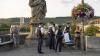 Die Zahlen der in Unterfranken geahndeten Verstöße gegen Corona-Auflagen variieren stark von Ort zu Ort. Unser Bild zeigt eine Kontrolle auf der Alten Mainbrücke in Würzburg.
