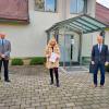 Sie handelte in einer heiklen Situation vorbildlich: Sandra Ride, hier mit Kriminalhauptkommissar Joachim Vogt (links) und Kriminaldirektor Thomas Gütlein.
