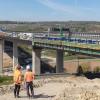 Baustellenbesichtigung  auf der Brücke am Trog bei Heidingsfeld im Frühsommer dieses Jahres. Trotz Corona wurde gebaut und weiter betoniert. Dies zahlt sich jetzt aus
