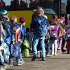 So gesittet wie auf unserem Symbolbild geht es auf dem Weg zu den Schulbussen am Alfons-Halbig-Platz in Mellrichstadt oft nicht zu. Die Schüler müssen dabei auch die Hauptstraße überqueren - eine Gefahrenstelle für Kinder und Verkehrsteilnehmer. So gesittet wie auf unserem Symbolbild geht es auf dem Weg zu den Schulbussen am Alfons-Halbig-Platz in Mellrichstadt oft nicht zu. Die Schüler müssen dabei auch die Hauptstraße überqueren - eine Gefahrenstelle für Kinder und Verkehrsteilnehmer.