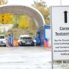 Alle Hände voll zu tun haben die Mitarbeiter der Corona-Teststation am Kreisabfallzentrum in Wonfurt, seit die Pandemie im Herbst deutlich an Fahrt aufgenommen hat. Alle Hände voll zu tun haben die Mitarbeiter der Corona-Teststation am Kreisabfallzentrum in Wonfurt, seit die Pandemie im Herbst deutlich an Fahrt aufgenommen hat.