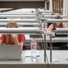 Lernort Uni-Bibliothek: Mit etwas mehr Abstand als hier auf dem Archivbild und mit gebuchten Zeiträumen finden Studierenden im Wintersemester hier einen Platz.