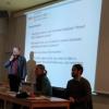 Wie wird der demographische Wandel gemeistert? Bürgermeister Wolfgang Seifert (links) bei der Einführung zum Thema mit den Moderatoren  von der Koordinationsstelle „Wohnen im Alter“ aus München   Anja Preus und Konstantin Bauch.