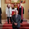 Hinten im Bild (von links): Anna Sultan, Ursula Kaindl, Dekan Roth und Hertha Imhof. Vorne: Elke Bahnemann, Gottfried Gottschalk und Angelika Remelka (alle 65 Jahre, Eiserne Konfirmation). 