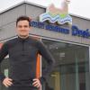 Ein Bild aus dem Frühjahr 2020: Florian Hach vor dem Drei-Flüsse-Bad in Gemünden.