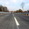 Seit Montagmorgen rollt der Verkehr wieder über die Flutbrücke südlich von Haßfurt. Nach zweijähriger Bauzeit konnte die Sanierung rund ein halbes Jahr vor der geplanten Fertigstellung abschließen.