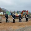 Spatenstich beim neuen Feuerwehrhaus in Laudenbach (von links):

Thorsten Heßdörfer (Architekt), Frau Wörsdörfer (Tragwerksplanung Härth), Johann Trenkwalder (Firma Schwenk), Michael Hombach (Bürgermeister), Georg Gerhard (Kommandant), Michael Wurm (Baufirma Schmitt), Marco Amrhein (Leiter Fachbereich Planen und Bauen) und Felix Schubert (Vorsitzender Feuerwehr Laudenbach).
