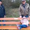 Links im Bild Felix Riedmann, der die Idee der Spenderbank hatte, rechts 1. Vorstand Rudi Pfaff mit Enkelin Karla.