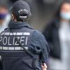 Nicht nur im öffentlichen Raum wird die Einhaltung von Corona-Maßnahmen kontrolliert (hier ein Archivfoto aus der Stuttgarter Innenstadt). Auch in Privatwohnungen kann die Polizei Verstöße verfolgen.