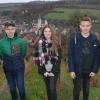 Das Bild zeigt vor den Retzstadter Weinbergen Leon Schmitt, Julian Kolb, Lisa Pfister, David Klühspies und Florian Pfister (von links).