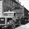 Das war in den 1970er-Jahren:  Die im Werk an der Ottelmannshäuser Straße gefertigten Gipskartonplatten wurden mit Tiefladern zum Bahnhof gefahren und von dort aus per Zug nach Iphofen  transportiert.