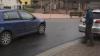 Unkenntnis oder Rücksichtslosigkeit? Kaum ein Autofahrer gewährt beim Einbiegen in die Kirtelstraße den Passanten am Straßenrand Vorrang. Hilmar Wirthmann fordert effektive Maßnahmen zum Schutz vor allem der Schulkinder.