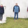Sie machen auf die schwierige Situation der Schweinehalter im Corona-Jahr aufmerksam: die Ferkelerzeuger Margarete und Martin Uhlmann aus Mönchsondheim, Karoline Schramm vom Fachzentrum für Schweinezucht und -haltung in Würzburg, stellvertretender BBV-Kreisobmann Helmut Schmidt, der in Gnötzheim einen Schweinemastbetrieb hat, VlF-Kreisvorsitzender Klaus Niedermeyer aus Neuhof, der ebenfalls Schweine hält, sowie Claus Schmiedel vom Amt für Ernährung, Landwirtschaft und Forsten Kitzingen.