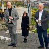 Am Würzburger ‚terroir f‘-Aussichtspunkt zeichnete die Weinbruderschaft Franken im Oktober die Gewinner des Winzer-Ehrenpreises aus. Im Bild (von links) Steffen Röschert, stellvertretender Bruderschaftsmeister, Cornelius Lauter, geschäftsführender Vorstand der GWF, Barbara Becker, stellvertretende Bruderschaftsmeisterin, Robert Haller, Weingutsdirektor vom Weingut Bürgerspital zum Hl. Geist und Bruderschaftsmeister Peter Schwappach.
