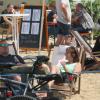 Chillen und sonnen bei Cocktails, Snacks und Hammelburger Wein lockte bereits zahlreiche Besucher an den neu geschaffenen Saalestrand.
