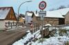 Was wird aus der Brücke über den Sabelsbach in Hohnhausen? Ein an sich nötiger Neubau kommt laut dem Entwurf eines Planungsbüros deutlich teurer, als sich Bürgermeister Hermann Niediek und seine Ratsmitglieder gedacht hätten.