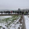 Rund 20 Bürger aus Dürrnhof machten sich auf Einladung der Stadt ein Bild vom Standort und den Ausmaßen des geplanten 34 Hektar großen Solarparks.