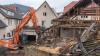 Der Abriss der Scheune neben dem Feuerwehrgerätehaus im alten Schulhof ist ein weiterer Teilschritt der Altstadtsanierung Rienecks.