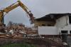 Die ehemalige Schule in Ermershausen wird im Dezember 2019 abgerissen. Das Bild wurde am 10.12.2019 aufgenommen.