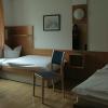 Das Bild zeigt ein Zimmer des Kolping-Hotels.