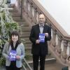 Birgit Englert, Beauftragte für Chancengleichheit am Arbeitsmarkt beim Jobcenter Stadt Würzburg, Rainer Radler, Geschäftsführer Jobcenter Stadt Würzburg und Hülya Düber, Sozialreferentin der Stadt Würzburg, stellen die neue Broschüre vor.