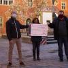Im Bild: Vorsitzende Ingrid Stryjski (Mitte) freute sich mit ihren Stellvertretern Stefan Schroll (links) und Thorsten Reppert (rechts) über die erfolgreiche Sammelaktion.