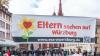 Regelmäßig demonstriert die umstrittene Initiative "Eltern stehen auf" in Mainfranken  gegen die Corona-Politik von Bundes- und Landesregierung - wie auf diesem Bild von Mitte November.