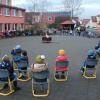 Unter dem Motto "Kinder ihr seid großartig!" überraschten die Lehrerinnen ihre Schulkinder mit einer kleinen Feier auf dem Schulhof.