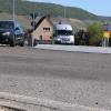 Der Verkehr rollt zwar durch den neuen B8-Kreisel bei Iphofen, aber wegen Mängeln im Fahrbahnbelag nicht so reibungslos wie gewünscht.