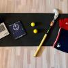 Laptop, Tablet, Kugeln, Schläger und HTCW-Trikot: Für das Hockey-Training zu Hause ist alles vorbereitet. Eine alte Socke an der Schlägerkeule hilft, den Wohnzimmerboden zu schonen. Laptop, Tablet, Kugeln, Schläger und HTCW-Trikot: Für das Hockey-Training zu Hause ist alles vorbereitet. Eine alte Socke an der Schlägerkeule hilft, den Wohnzimmerboden zu schonen.