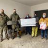 Im Bild (von links): Hauptfeldwebel Tolin, Oberleutnant Kobza, Reinhard Lutz (1. Vorsitzender Förderverein), Annemarie Lutz (Beisitzerin Förderverein) und Winfried Schulz (2. Vorsitzender Förderverein).