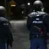 Nach dem Notruf eines 17-Jährigen waren die Einsatzkräfte in Gemünden am Montagabend stundenlang  auf der Suche nach einem bewaffneten Mann – vergebens. 