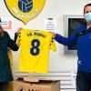 Auch bei der DJK Mühlbach wurde die spielfreie Zeit zum Auf- und Ausräumen genutzt. Hierbei kam eine Menge an nicht mehr benötigter Sportkleidung zum Vorschein. Stefan Cornely von der DJK und Eva Mohr von der Pfarrgemeinde Herschfeld hatten die Idee, gut erhaltene Stücke zu Pfarrer Edward nach Uganda zu schicken. Er betreut in Masaka und Umgebung mehrere Schulen mit zusammen über 1500 Schülern. Es konnten insgesamt  fünf komplette Trikotsätze, einige Paar Fußballschuhe und Bälle verpackt und verschickt werden. Edward und die Kinder freuen sich schon darauf bald einige Klassen-  oder Schulmannschaften damit ausstatten zu können und die DJK ist gespannt auf die ersten Fotos, die sie aus Uganda zurück bekommen.