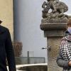 Stadt- und Kreisrat Marco Hess (links) testet gemeinsam mit der Oberbalbacher Ortsvorsteherin Monika Noorlander das neue LTE-Netz der Deutschen Telekom. Beide freuen sich nach langjährigen Bemühungen über die Netzverbesserung.