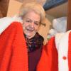 Im Schrank auf dem Dachboden hat die "Mutter der Nikoläuse", Hildegard Gais, reichlich rote Mäntel und genügend Bärte gesammelt, damit an den Tagen rund um Nikolaus möglichst viele Weihnachtsmänner auf Tour gehen können. Im Schrank auf dem Dachboden hat die "Mutter der Nikoläuse", Hildegard Gais, reichlich rote Mäntel und genügend Bärte gesammelt, damit an den Tagen rund um Nikolaus möglichst viele Weihnachtsmänner auf Tour gehen können.