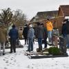 „Wir haben noch genügend Bestattungskapazität“, so der Gemeindechef und dennoch muss am Friedhof in Richtung Zukunft geplant werden. Vor allem im Altbereich, wo Boden bedingt Maßnahmen dringlich sind. Neue Sitzgelegenheiten und Schattenspender zum Verweilen für Angehörigen wurden angeregt „Wir haben noch genügend Bestattungskapazität“, so der Gemeindechef und dennoch muss am Friedhof in Richtung Zukunft geplant werden. Vor allem im Altbereich, wo Boden bedingt Maßnahmen dringlich sind. Neue Sitzgelegenheiten und Schattenspender zum Verweilen für Angehörigen wurden angeregt