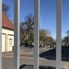 Mit einem Großaufgebot war die Polizei am Sonntagabend im Ankerzentrum bei Geldersheim. Ein Streit zwischen Bewohnern war eskaliert. Einige waren auch mit Holzlatten bewaffnet.