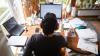 Die Corona-Probleme für Arbeitnehmer sind vielfältig: Viele arbeiten im Homeoffice, andere sind in Kurzarbeit und haben finanzielle Einbußen, ein Großteil muss Arbeit und Kinderbetreuung beziehungsweise Homeschooling unter einen Hut bringen und wieder andere sind während ihrer Arbeit einer möglichen Ansteckungsgefahr ausgesetzt. Bei Gewerkschaften und Betriebsräten stehen die Telefone nicht still.