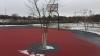 Basketball spielen in der Carus Allee erfordert ein wenig Finesse beim Dribbeln, denn es stehen nicht nur Gegner im Weg, sondern auch Bäume.
