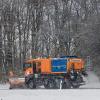 Unterwegs bei Madenhausen: Der gemeinsame Winterdienst des Landkreises und des Staatlichen Bauamts räumt und streut auf über 700 Kilometern.