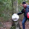 Rainer Neundörfer mit seinem Waldkobold der anderen Art.
