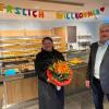 Frieda Christian mit Bürgermeister Thomas Benkert.