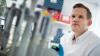 Hendrik Streeck, Direktor des Institut für Virologie an der Uniklinik in Bonn, in einem Labor seines Institutes. 