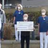 Bei der Spendenübergabe freuten sich (von links): Der Vorsitzende des Fördervereins Dr. Michael Schneider, Burglauers Bürgermeister Marco Heinickel, die leitende Ärztin der Palliativstation Dr. Ute Hiby, Ehrenvorsitzender und Initiator der Burgläurer Christbaumversteigerung Wolfgang Bötsch, Matthias Borst von der Stationsleitung und der Vorsitzende der Lauertaler Musikanten Michael Mangold.