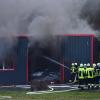 Brand einer Lagerhalle in Eisenheim-Kaltenhausen: Eine starke Qualmentwicklung erschwerte der Feuerwehr die Arbeit.