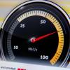 Speed-Tacho: Viele Test-Angebote visualisieren die Messung der Internet-Geschwindigkeit auf diese Art und Weise.