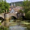 Vier Brückenheilige säumen die barocke Grünbachbrücke in Gerlachsheim, die vom Meditativen Wanderweg LTM-3 überquert wird.