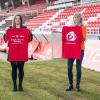 Janika Schmidt von Wildwasser Würzburg (Zweite von links) und Gudrun Reinders (Zweite von rechts) von den Kickers-Frauen präsentieren gemeinsam mit Daniel Sauer (Vorstandsvorsitzender FC Würzburger Kickers, rechts) und Heinz Reinders (Vorstand Finanzen Kickers-Frauen, links) die gemeinsame Charity-Aktion zum Weltfrauentag am 8. März.