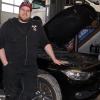 Hilfe für Lockdown-Betroffene: Max Knorr nimmt nur die Materialkosten, wenn er in seiner Werkstatt in Bergtheim Autos  repariert und sich die Kunden das gerade nicht leisten können.